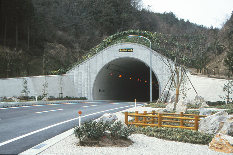 国道435号鳳翩山トンネル