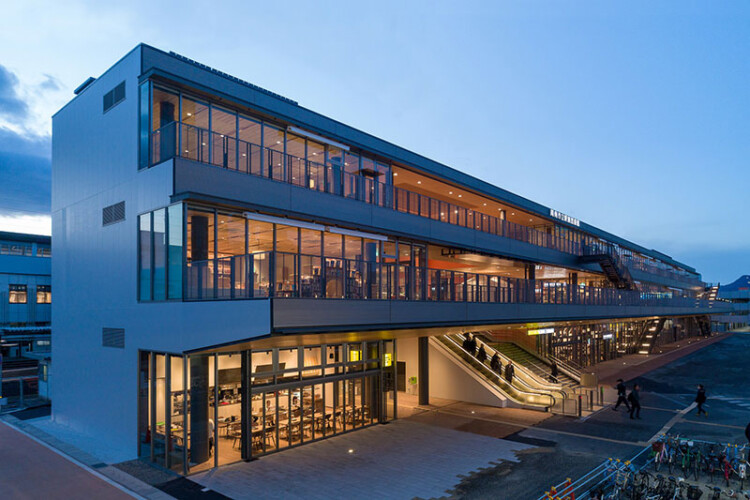 周南市立徳山駅前図書館