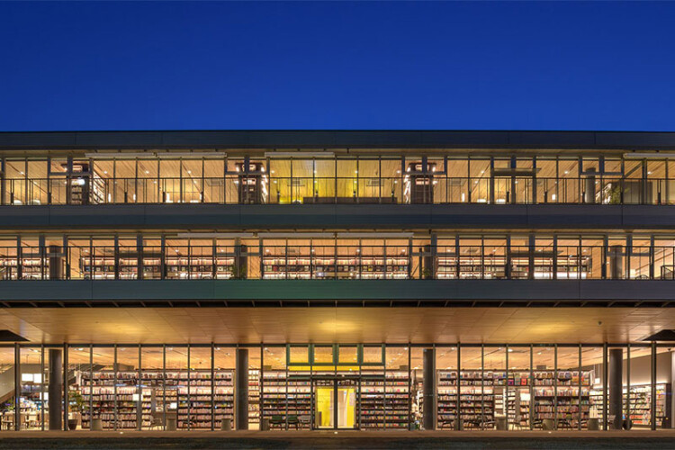 周南市立徳山駅前図書館